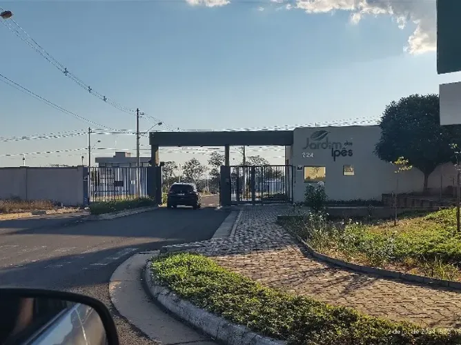 Terreno 12x25 - 300m2 em condomínio fechado.