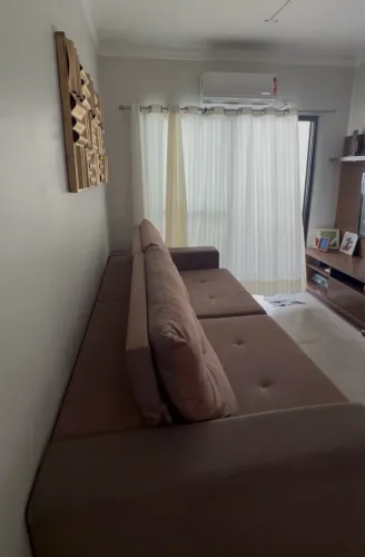 Sofá retrátil vira cama de casal