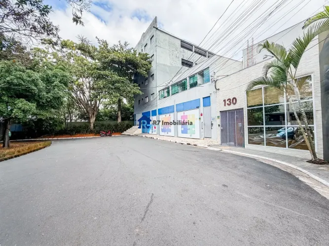 Prédio Residencial para Renda Jaguaré com 23 Apartamentos e 01 Galpão