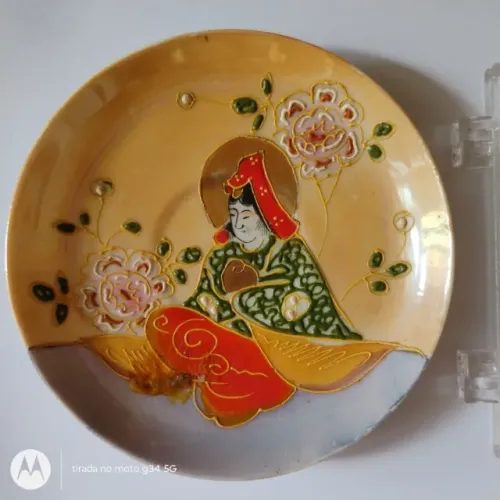 Prato decorativo antigo em porcelana japonesa 