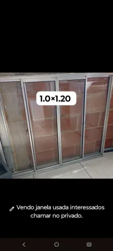 Janela de alumínio usada
