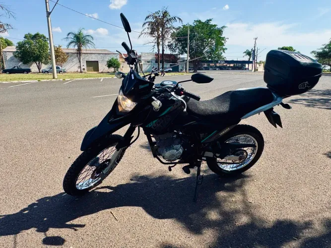 Yamaha XTZ Z 2018 - Bem cuidada + Pneus novos + Baú