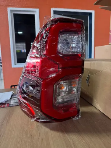 Lanterna Hilux 2021 