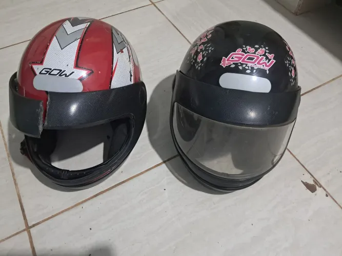 2 CAPACETES 