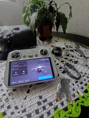 DJI Mini 3 + Controle com Tela - tudo impecável
