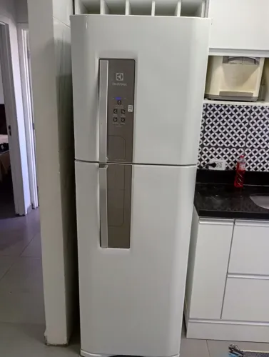 Geladeira Eletrolux - Semi nova - Frost Free - aceito cartão 