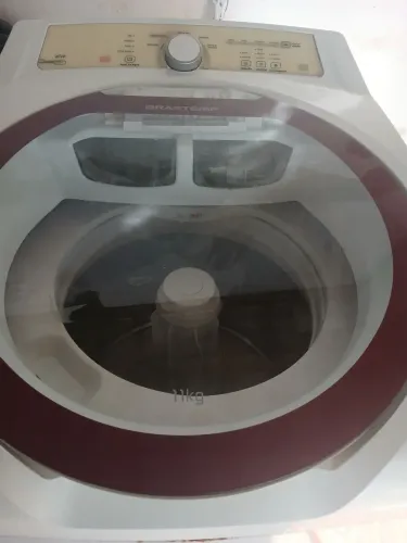 Máquina tem arruma tampa solta 