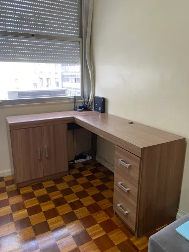 Mesa de escritório em L com armário e 3 gavetas