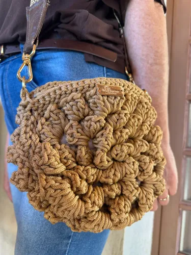 Bolsa elegante de crochê