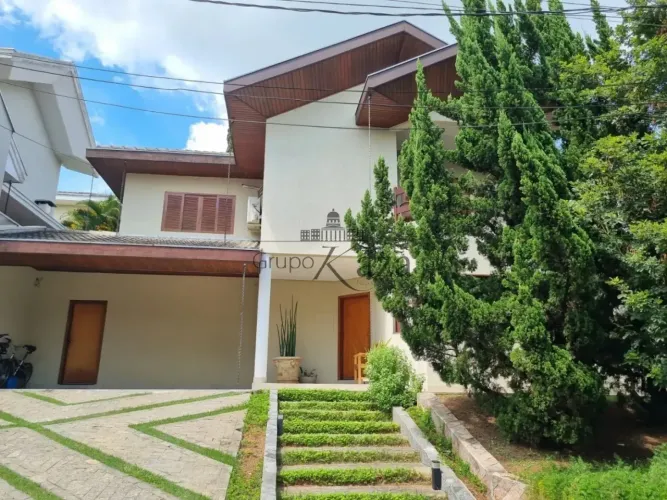 Oportunidade - Casa em Condomínio - Urbanova - Altos da Serra I - 4 Dormitórios - 275m².