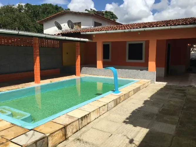 Casa com Piscina em Maria Farinha pra Alugar