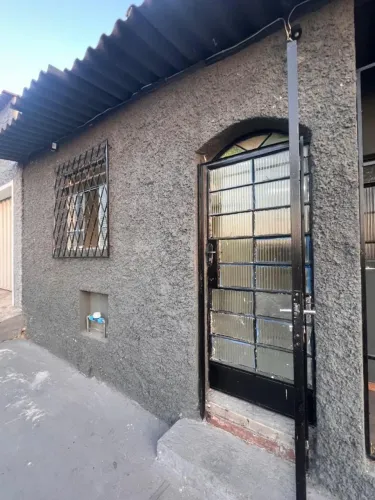 Aluga-se imóvel/barracão/kitnet no bairro Nova Vista.