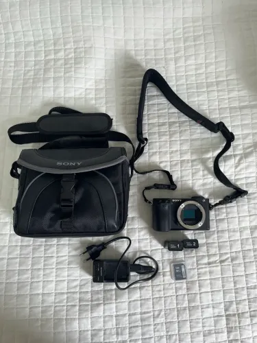 Kit Câmera Sony Alpha a6500 (Corpo) + Acessórios Extras