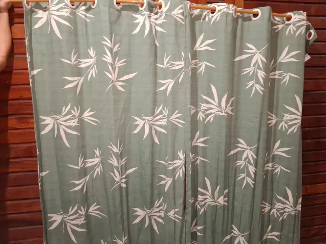 Cortina  para quarto  ou sala c suporte. 
