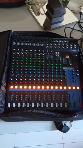 Mesa de som Mixer Yamaha MG16xu