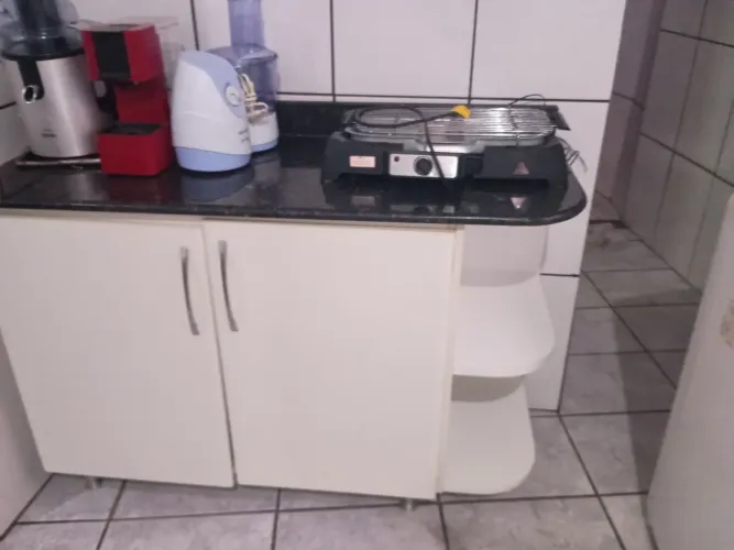 Balcão com 2 portas e cantoneira com pedra de granito