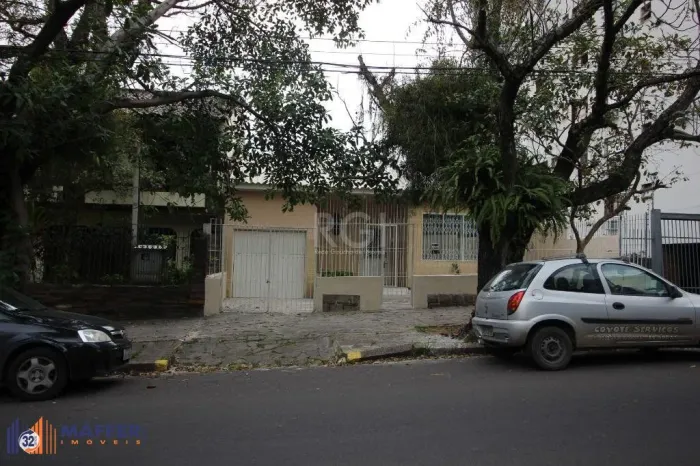 Casa com 3 Dormitórios Para comprar 250 m² - Petrópolis - Porto Alegre/R