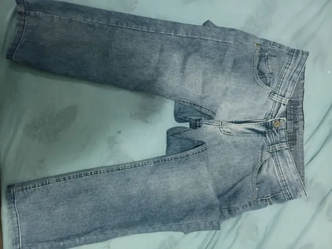 Calça jeans azul reta