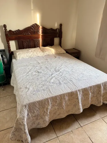 Cama casal madeira maciça 