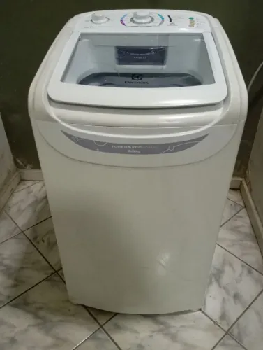 Máquina de lavar roupas Electrolux turbo 08kg 
