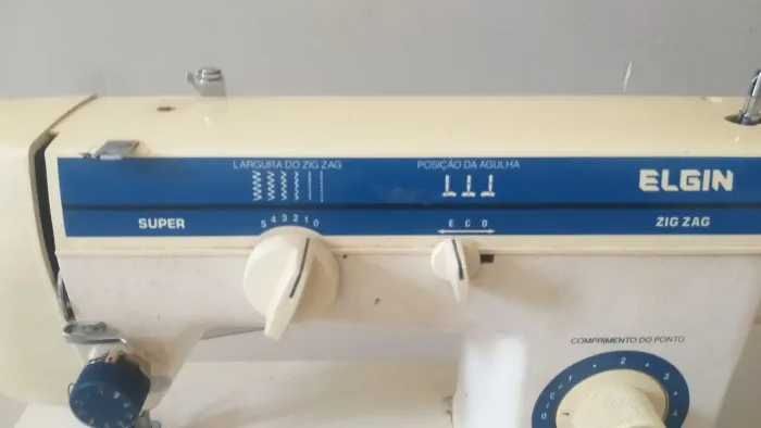 Máquina de costura/ Leia