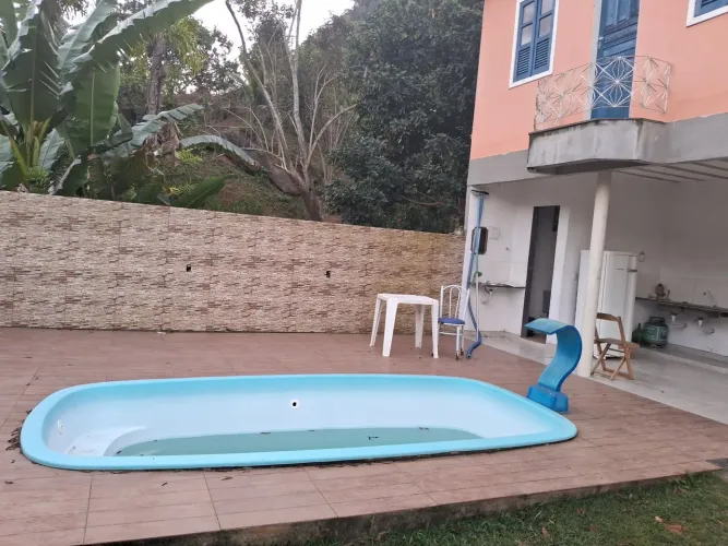 Vendo linda chácara pronta.