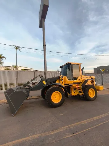 Pá carregadeira volvo modelo L60F 2020