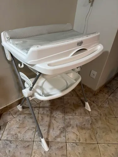 (1 MÊS DE USO) Banheira com trocador Burigotto Splash+