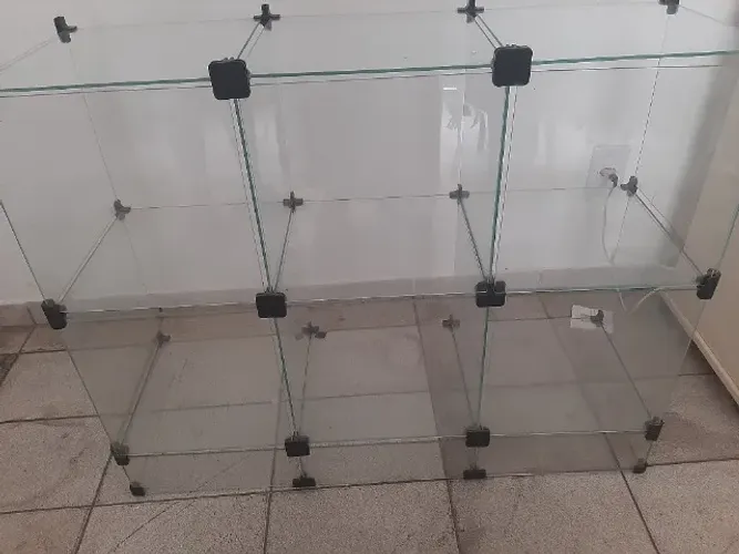 Balcão de vidro colmeia