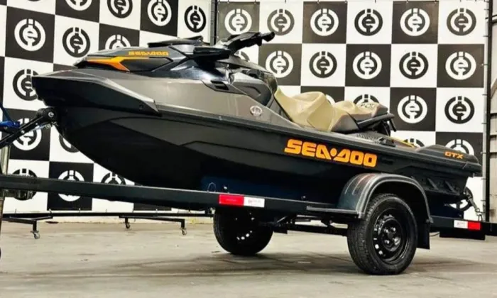 2023 Sea Doo gtx 230 com equipamentos e apenas 55 horas de uso.