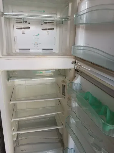 Vendo geladeira usada porém em ótimo estado de conservação