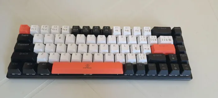 Teclado mecânico 68%