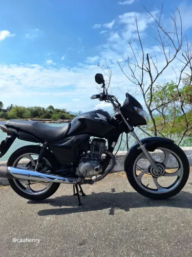 Vendo moto CG tintan 150 IPVA pago até julho