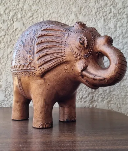 Elefante indiano cofre e adorno robusto em Resina