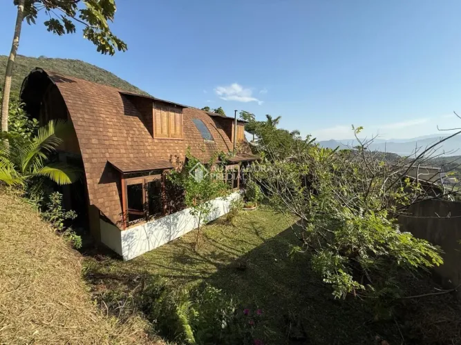 Casa à venda, com 250m² construídos, no Ribeirão da Ilha, FLORIANÓPOLIS - SC