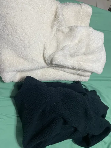 Dois casacos peludos 
