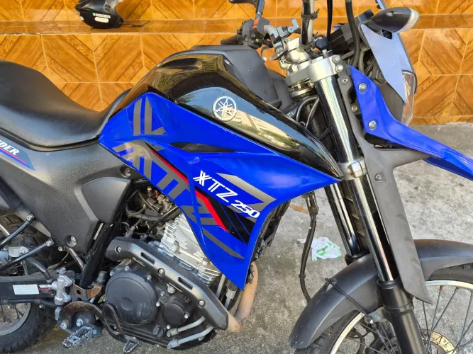 Lander 250 azul