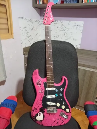 Guitarra Eagle Rosa