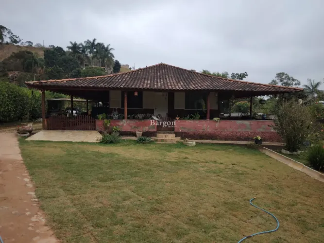 Granja de 3 quartos sendo 1 suíte a venda em Coronel Pacheco - MG