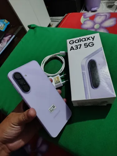 Vendo Galaxy A37 5G 256GB e 8GB de ram novo sem marcas de uso com caixa e tudo