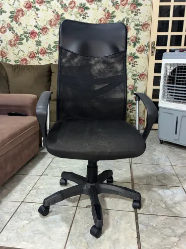 Cadeira de escritório giratória