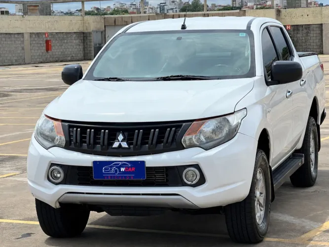 Mitsubishi L200 2.4 16V Turbo Diesel Sport GL CD 4P 4X4 Manual 2019