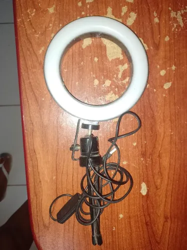 Vendo essa ring light usada poucas vezes, e ainda vem com a caixa
