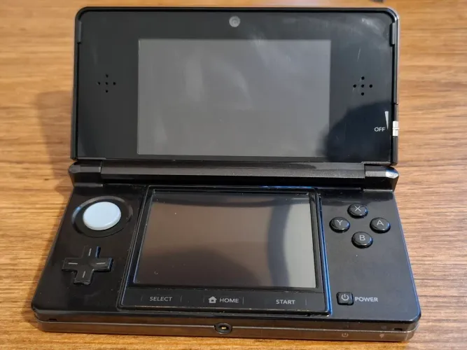 NINTENDO 3DS OLD (Desbloqueado e em otimo estado) + RESIDENT EVIL REVELATIONS