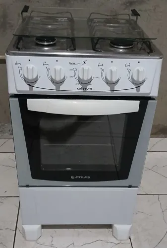 Vendo fogão 4 bocas semi novo