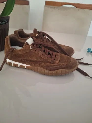 Lindo tenis em camurça Arezzo tamanho 37