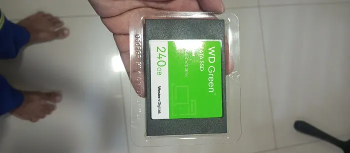 Vendo SSD SATA 240GB, novo e lacrado. Ideal para notebook e PC.