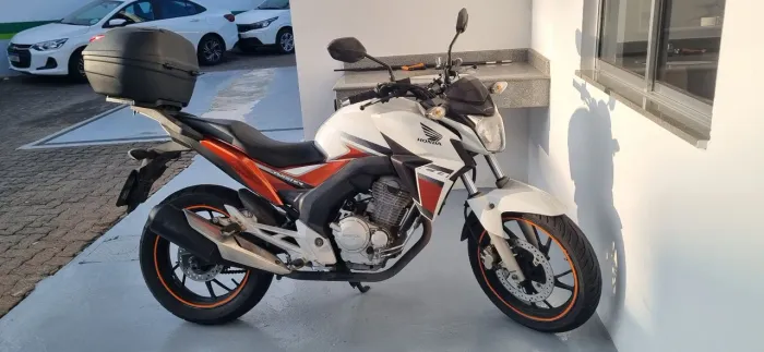 Honda Twister 2017 toda revisada 