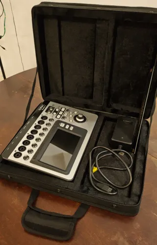 Mixer QSC TouchMix-8