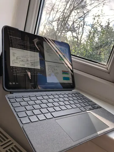 iPad Pro M1 + Pen + Logitech Keyboard (Negociável)